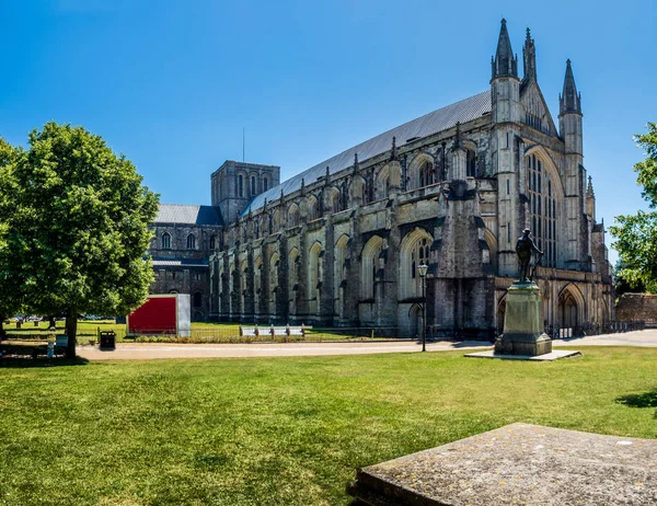 イングランド ハンプシャー州のウィンチェ スター大聖堂 ヨーロッパとヨーロッパのゴシック様式大聖堂の最大全長最大級の大聖堂の一つ — ストック写真