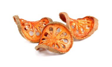 Bale meyve çay dilimleri Isolated beyaz zemin üzerine kurutulmuş.