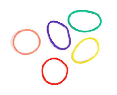 renkli kauçuk şeritler üzerinde beyaz izole