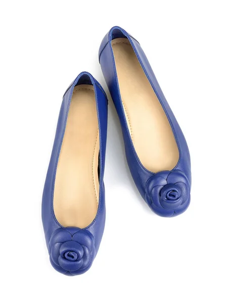 Azul casual mulher sapatos isolados no fundo branco — Fotografia de Stock