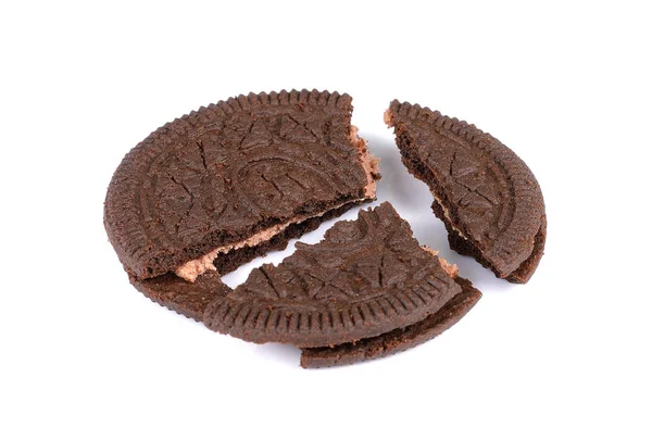 Biscoitos de creme de chocolate isolados em branco — Fotografia de Stock