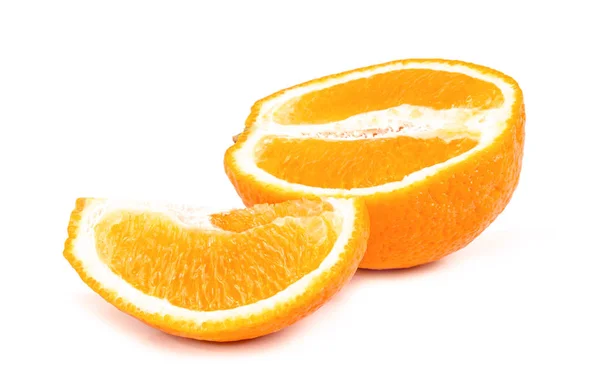 Naranja fresca aislada sobre fondo blanco — Foto de Stock