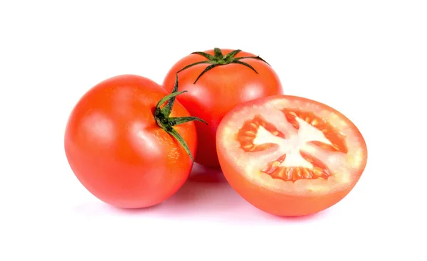 Tomate fresco aislado sobre fondo blanco — Foto de Stock