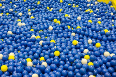 Çocuk eğlence parkı renk plastik top.