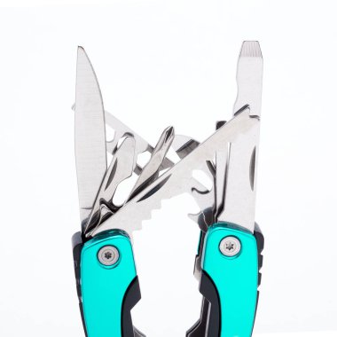 tam olarak gelişeceğini multitool izole üzerinde beyaz arka plan