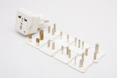 Plug güç adaptörü mevcut dünya çapında.