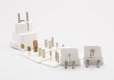 Plug güç adaptörü mevcut dünya çapında.