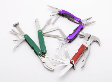 tam olarak gelişeceğini multitool izole üzerinde beyaz arka plan