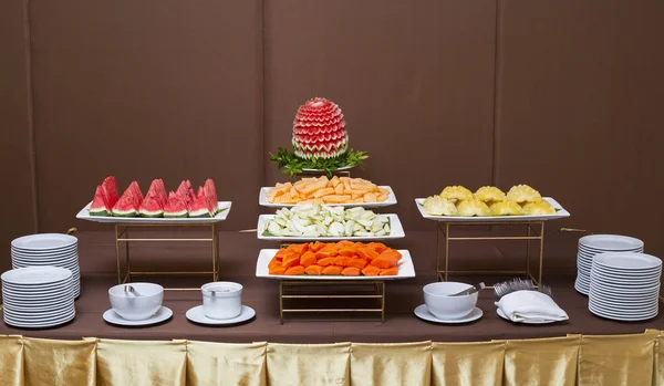 Intagli Frutta Sul Tavolo Buffet — Foto Stock