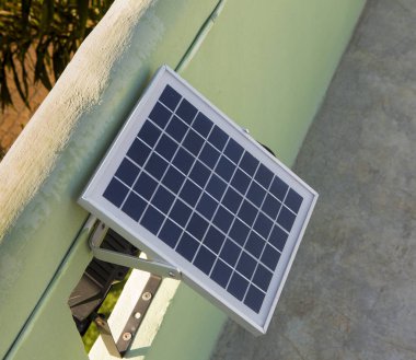 Güneş pili ile dolaşmak