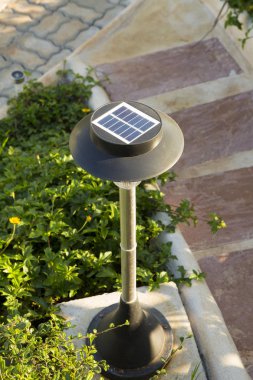 Güneş pili ile Bahçe yürüme yolu