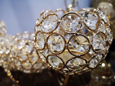 bir lüks mum sahibi