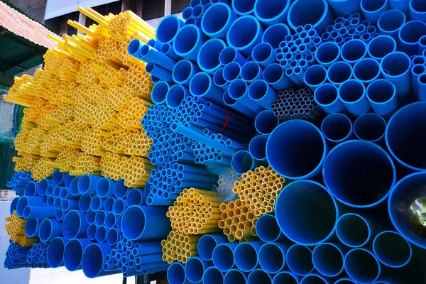Синьо Жовті Пвх Труби — стокове фото