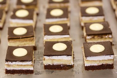 Otelde büfede lezzetli tatlı