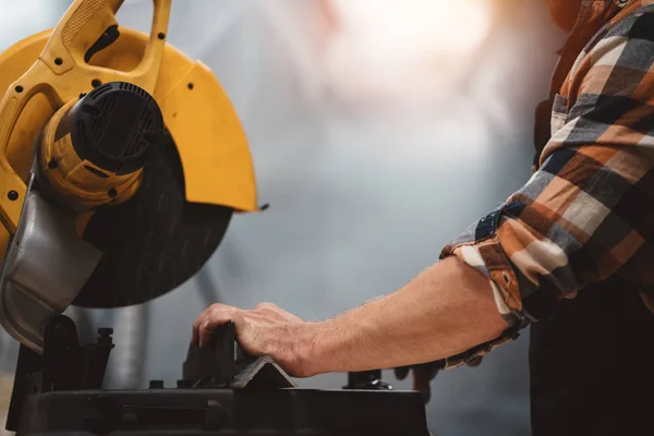 Strong Bearded Mechanic Use Angular Grinding Machine Metalworking Plant Work — Stock Photo, Image