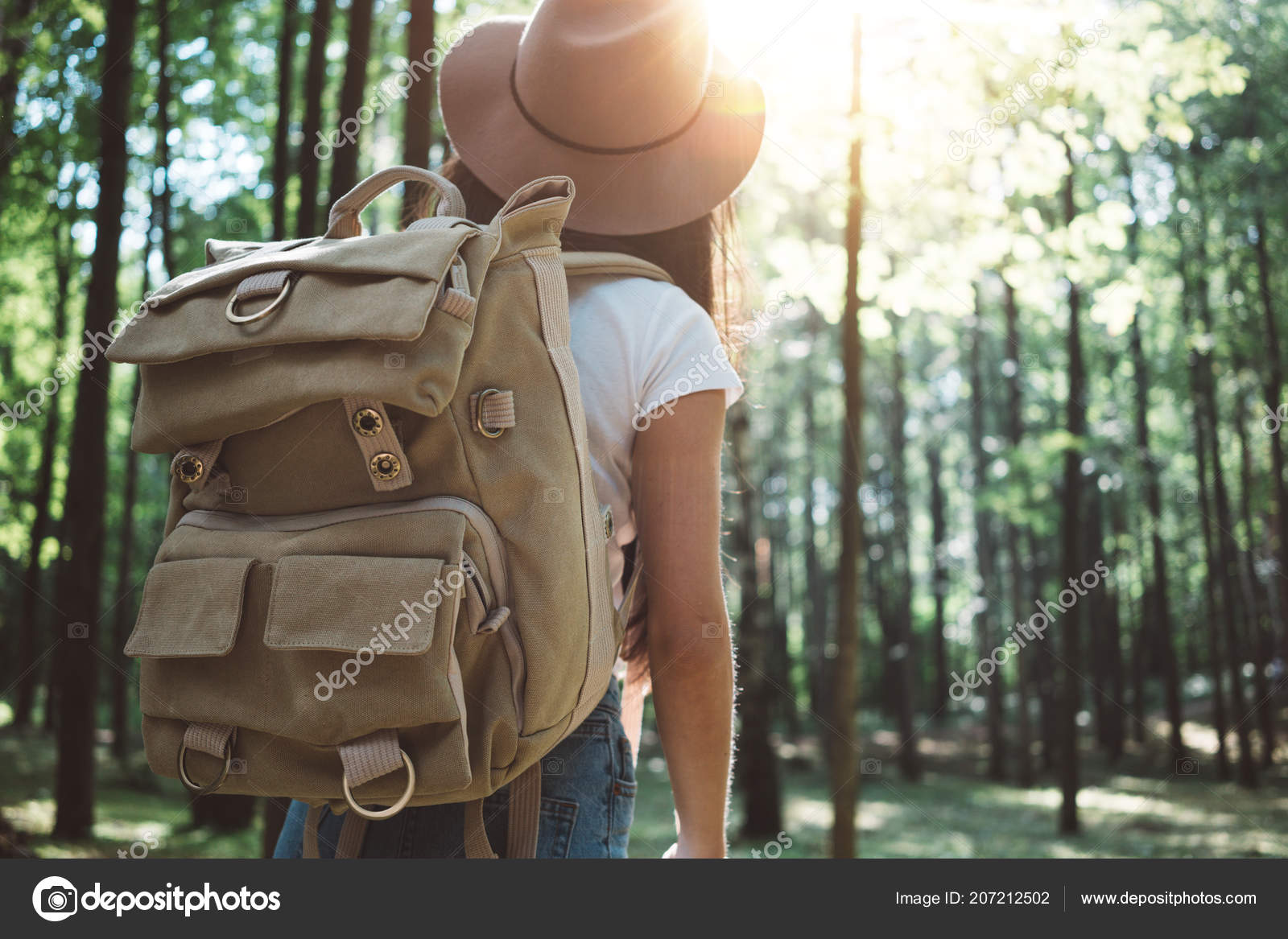 Thriller lounge tandlæge Handsome Traveler Woman Backpack Hat Standing Forest Young Hipster Girl  Stock Photo by ©LeonidKos 207212502