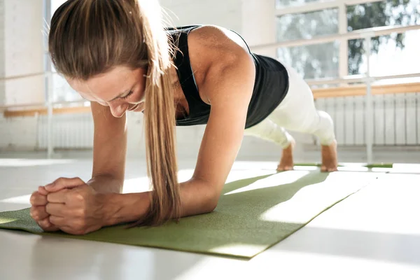 Mujer Fuerte Joven Hacer Ejercicios Deportes Abdominales Concepto Estilo Vida — Foto de Stock