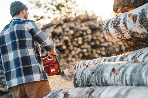 Professional Strong Lumberman Wearing Plaid Shirt Use Chainsaw Sawmill Strong — Stock Photo, Image