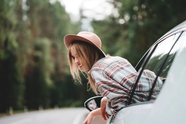 Handsome Woman Hanging Out Car Window Hold Vintage Hat Enjoying — Stock Photo, Image