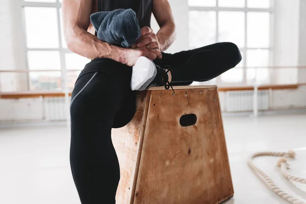 Schwitzende Männliche Athleten Die Sich Nach Hartem Training Leichtem Fitnessstudio — Stockfoto