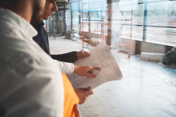 Two Building Engineers Blueprint Working Construction Site Industrial Enginer Worker — Stock Photo, Image