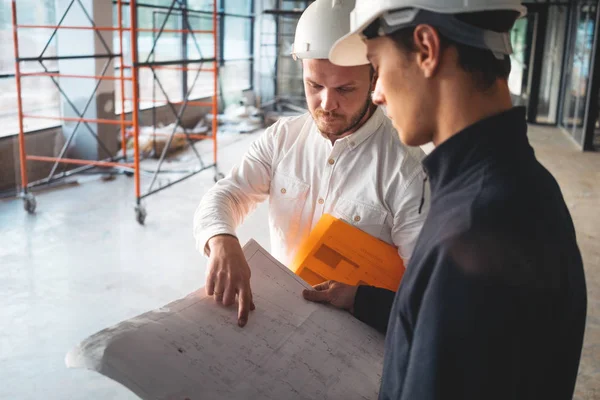 Close View Construction Drawing Engineer Hands Builder Discussing Blueprint Architect — Stock Photo, Image