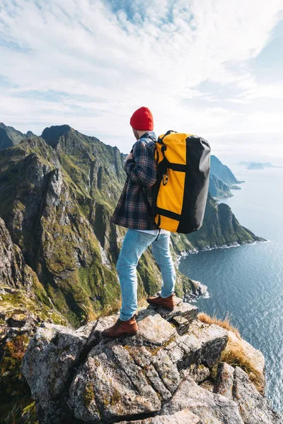 Man Wearing Professional Backpack Traveling Alone High Mountains Traveler Standing — Stock Photo, Image