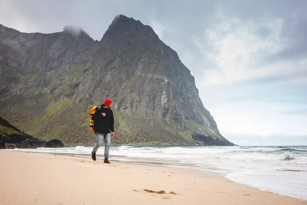 Man Lifestyle Traveler Backpack Hiking Foggy Mountains Ocean Sand Alone — Stock Photo, Image