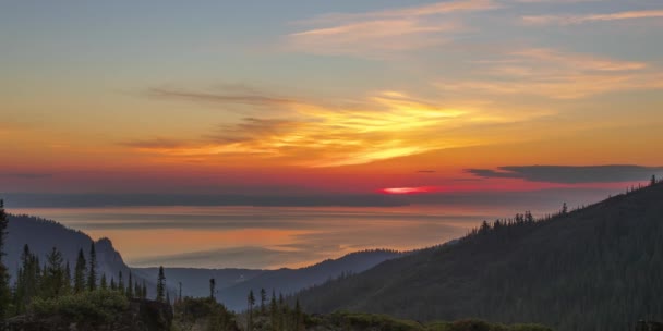 Невероятно Красивый Временной Восход Солнца Над Морем Природа Горы — стоковое видео