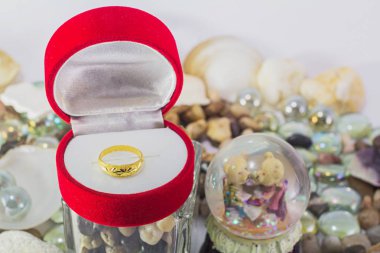 Kaya, deniz ile altın yüzük concepcion doğal taze ve rahat kavramı, en az ile tarzı seviyorum. Önemli insanlar olun