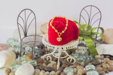 Altın kalp bilezik Love Takı doğal, temiz ve rahat bir kavram. En az stili