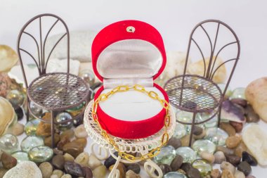 Altın Zincir Bileklik, takı doğal, temiz ve rahat kavramı. En az stili