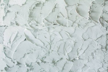 Pencere deliğinden gelen arka plan ışığı parlak renkler