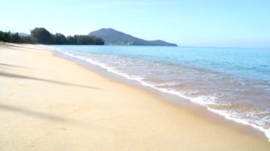 Phuket Tayland gökyüzü ve sabah deniz, Mai Khao plaj tropikal alan. Yakın, Phuket International airport