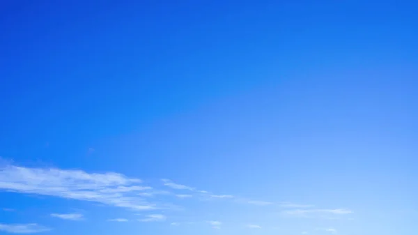 Arka plan gökyüzü, Parlak ve Phuket Tayland ferahlatıcı gökyüzü ile göz keyfini çıkarın.