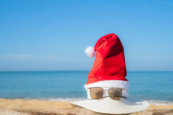 Concetto Natale Babbo Natale Cappello Sulla Spiaggia Albero Sono Texture — Foto Stock