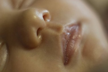 yeni doğmuş bir kızın yüzü yakın çekim