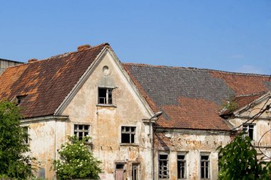 terk edilmiş eski ev 2