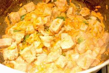 bir kazanda kızartılmış sığır güveç