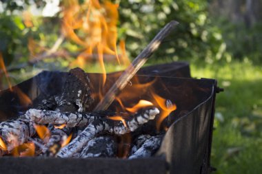 et kavurma için yanan ateş , yakın çekim