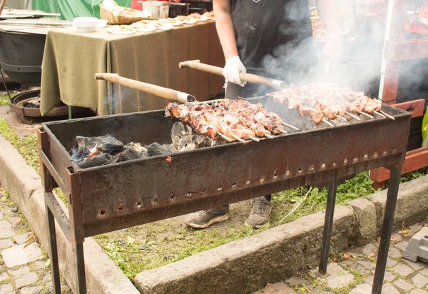 tatil yemek sokakta kebap yapma