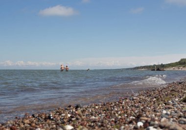 deniz plajında güzel taşlar