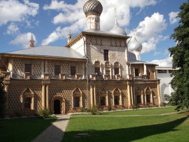 mavi gökyüzünün arka planda eski Kilisesi