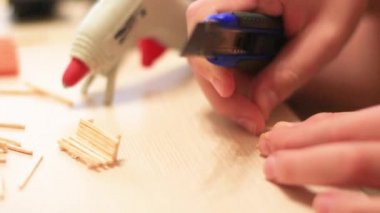 eller yakın çekim el sanatları yapıyor