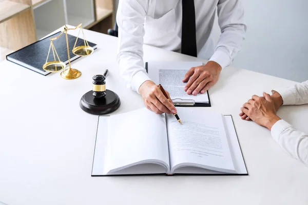 Businesspeople Lawyer Having Team Meeting Discussing Agreement Contract Documents Judge — Stock Photo, Image