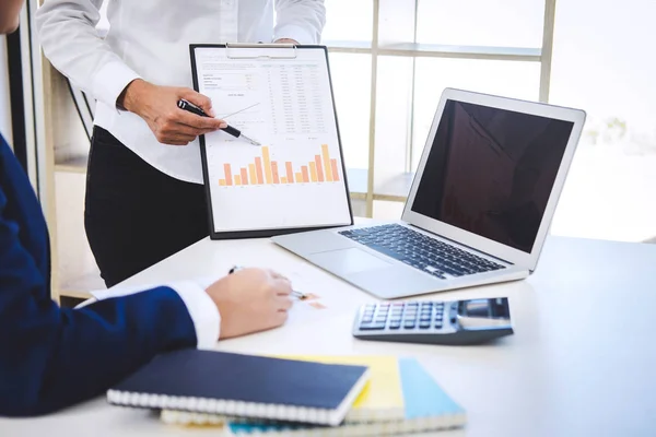 Lavoro Squadra Colleghi Affari Consultazione Presentazione Nuovo Piano Strategico Crescita — Foto Stock