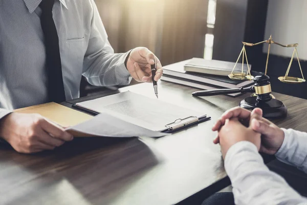 Atendimento Cliente Boa Cooperação Consulta Entre Empresário Advogado Masculino Juiz — Fotografia de Stock