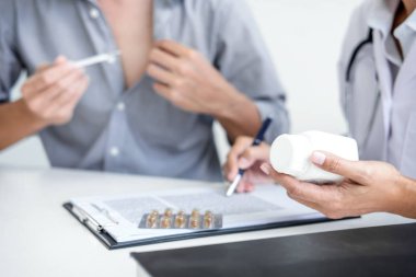 Danışmanlık hasta doktor ve tedavi yöntemleri ve nasıl vücut rehabilite ve ilaç tavsiye.