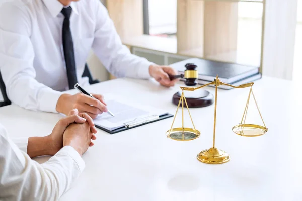 Businesspeople Lawyer Having Team Meeting Discussing Agreement Contract Documents Judge — Stock Photo, Image