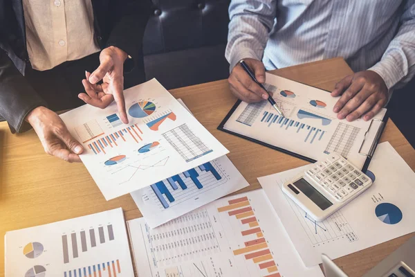 Vergadering Groet Team Collega Bespreken Werken Analyse Met Financiële Gegevens — Stockfoto